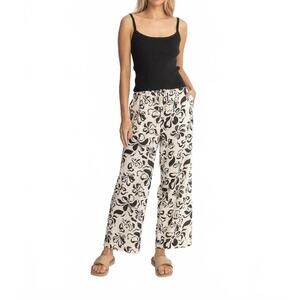 NEW RHYTHM. yumi knit top in black